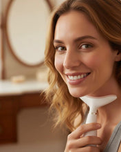 Cargar imagen en el visor de la galería, Masajador cuello y papada con vibración / SkinTone
