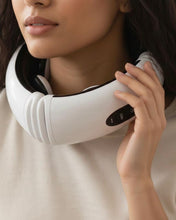 Cargar imagen en el visor de la galería, Masajeador de cuello y espalda electromagnético / PulseMe
